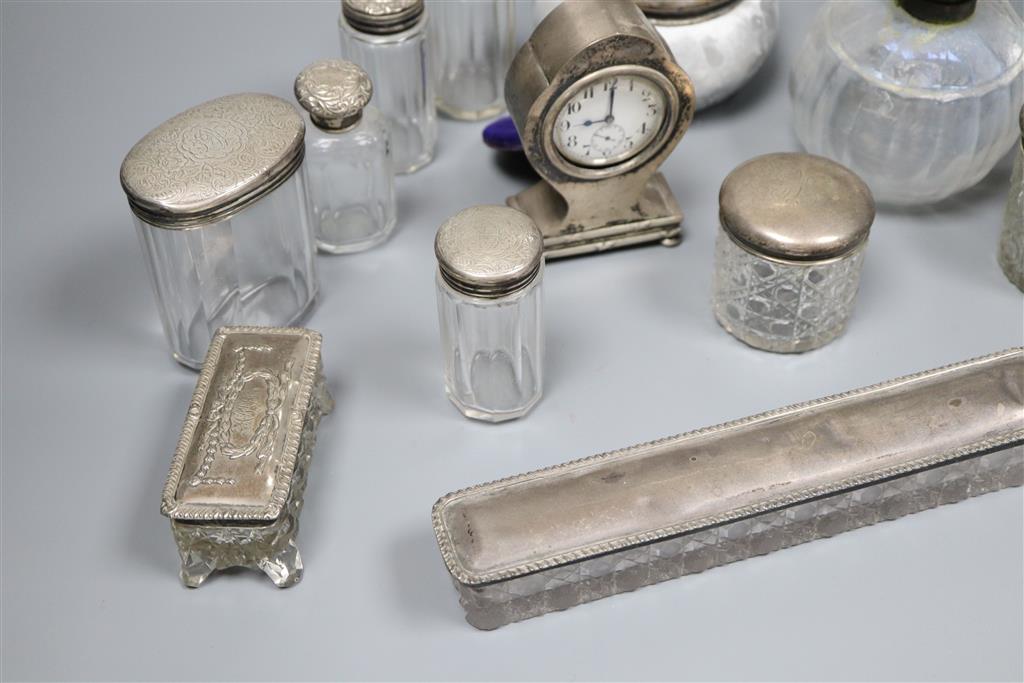An Edwardian silver mounted balloon shaped timepiece, 11.5cm and sundry mounted toilet jars.